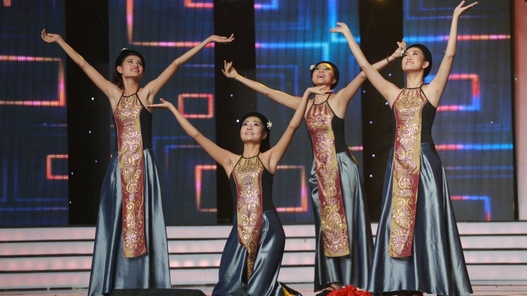 Hội thảo tơợ mưy pr’múa bh’lêê bh’la zâp acoon cóh m’bứi manứih Việt Nam tước tác phẩm múa chuyên nghiệp