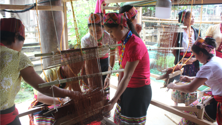 Đợ vel bhươl k’coong ch’ngai cắh n’léh đha đhâm c’moor