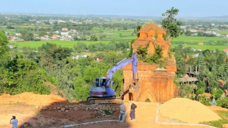 Bình Định: Bhrợ bhr’lâ pa liêm tháp Chăm cr’đơơng tươc c’kir