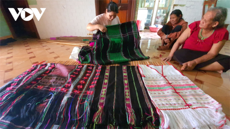 Tổ hợp tác taanh a din Đăk Nialâng cr’noọ cr’niêng đơơng âng a din lươt ch’ngai