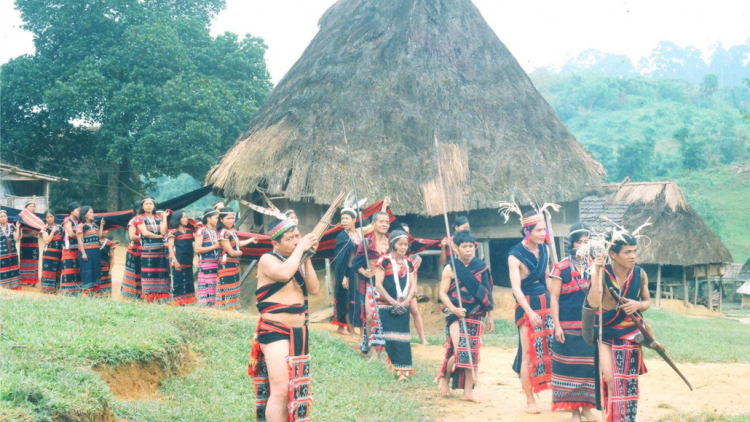Bh'rợ c'bhum pa tăm a din âng ma nứih Cơ Tu