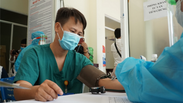 Việt Nam zư lêy lâng t’bhlầng quyền coon ma nuyh coh đhr’năng pr’luh Covid-19