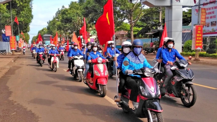 Lang p’niên Đắk Lắk pa choom lâng bhrợ ting cơnh Ava Hồ