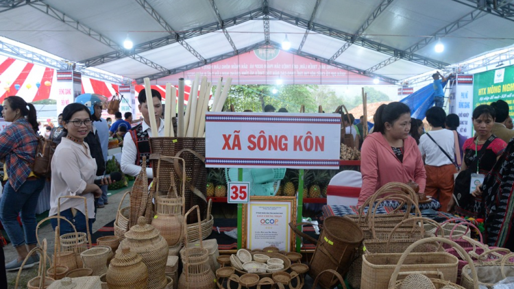 Đhanuôr Cơ Tu Quảng Nam mọt ooy Hợp tác xã đoọng pa dưr râu bơơn pay pa chô, t’bil đharựt nhâm mâng