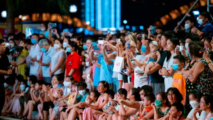 C’bhuh bha ar xră: Du lịch miền Trung xooc p’zay chơơc lêy ma nưih pa bhrợ