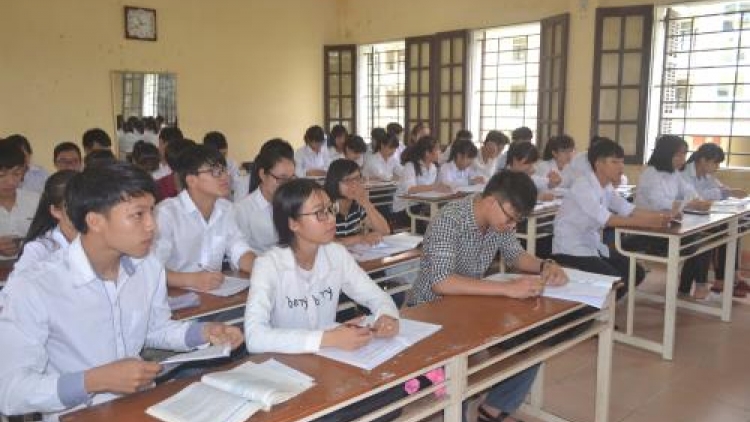 Học sinh trường Phổ thông dân tộc nội trú Quảng Ngãi  Âi ra văng ha g’lúh thi THPT k’tiếc k’ruung