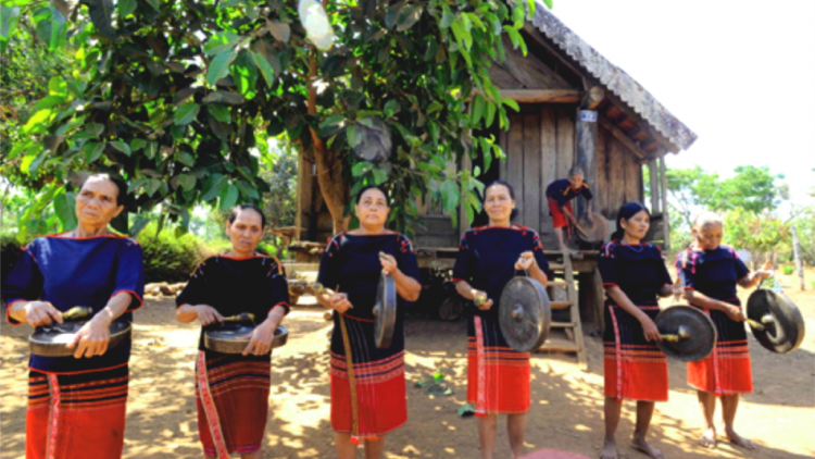 Pa tệêt đh’riêng chiing tợơ k’bhuh chiing apêê pân đil