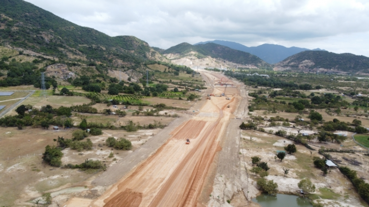 Khánh Hoà kinh tế pa dưr liêm, pr’lướt pa dưr pa xớc k’noọ 5%