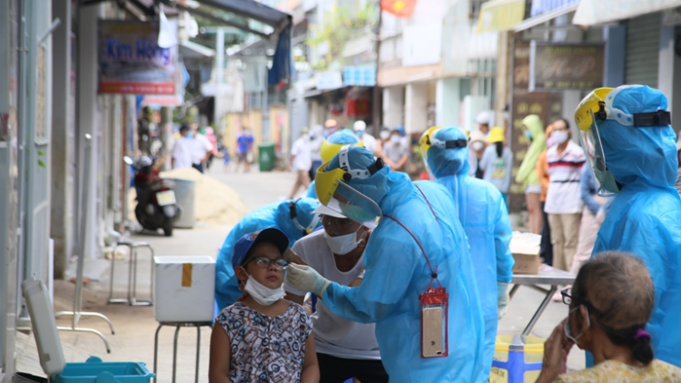 Sinh viên ngành y coh Đà Nẵng toong t’ngay ha dum t’bhlâng zâl cha groong pr’luh cr’ăy Covid-19