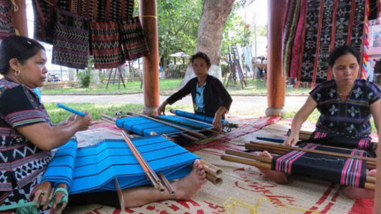 Chô ooy A lưới lêy pân đil Tà Ôi taanh n’đoóh a dooh