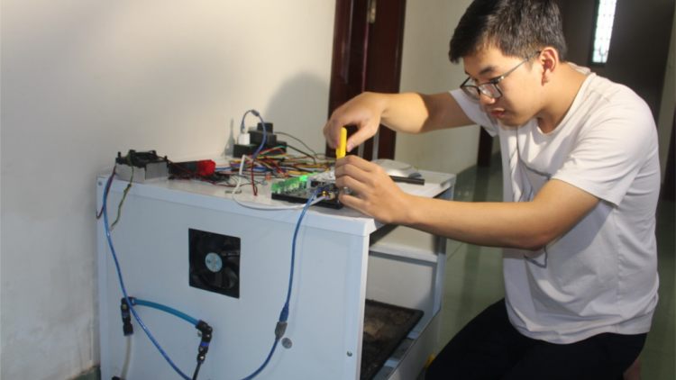 Dương Phúc Hiếu kiêng bhrợ t’vaih công nghệ dal