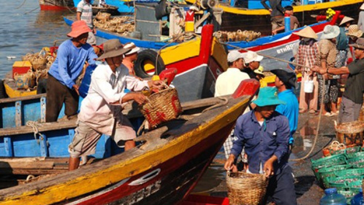 Đha nuôr Ninh Thuận lướt z’lấh biển bơơn z’roonh tơợp c’moo