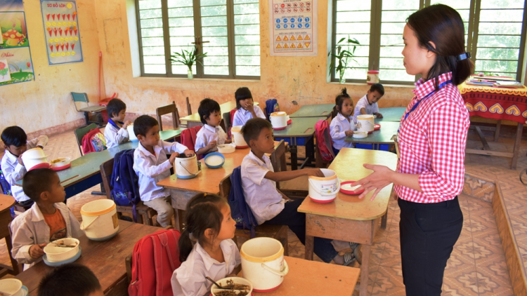 Pr’đhang “ bán trú đha nuôr băn” zooi học sinh k’rêêm loom tước trường