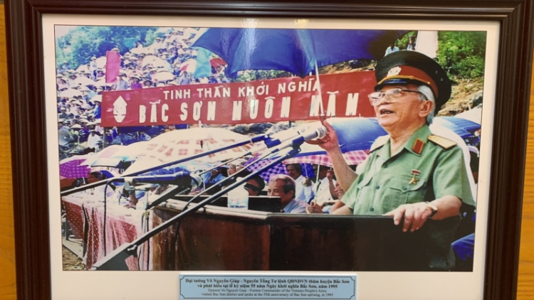 Đại tướng Võ Nguyên Giáp lâng vel đong cách mạng Bắc Sơn