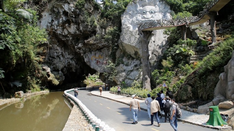 Zr’lụ du lịch crâng đac Cổng trời Đông Giang: Bhưưng ang zr’lụ n’đăh Tây k’tiêc Quảng