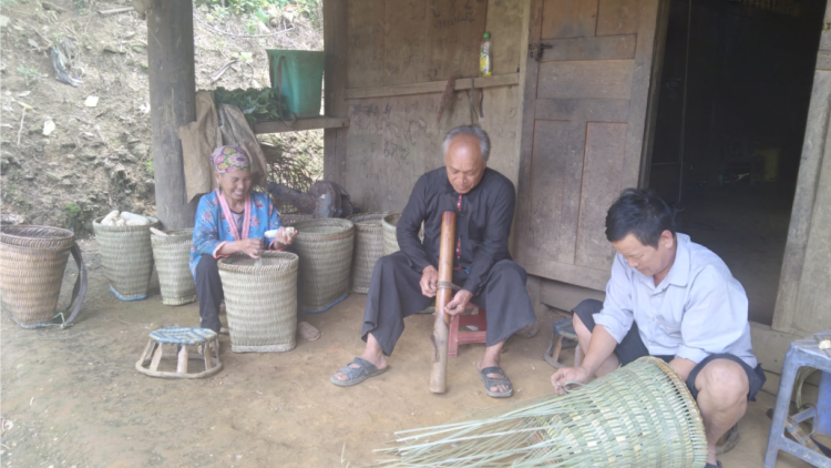 Lù cở - Pr’đươi pa tệêt lâng pr’ặt tr’mông âng đhanuôr Mông đhị da ding ca coong Sơn La