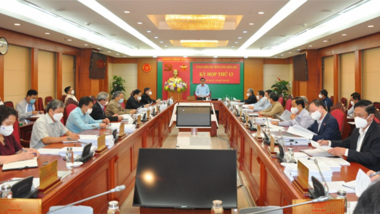 Kỷ luật cán bộ bhrợ mốp lết bhrợ p’cắh cr’noọ bh’rợ lêy cha mêết tước ooy nắc lêy toom bhrợ tước đêếc