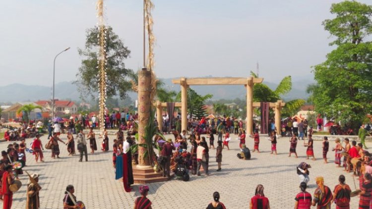 A riêu Căn – bhiệc bhan pa têết k’rong zập ngai