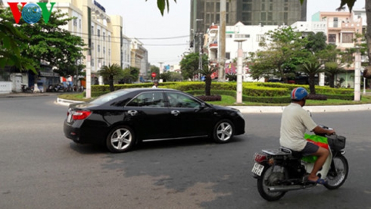 Bh’rợ tr’nêng z’lấh k’ruung Hàn Đà Nẵng: Poong hay hầm