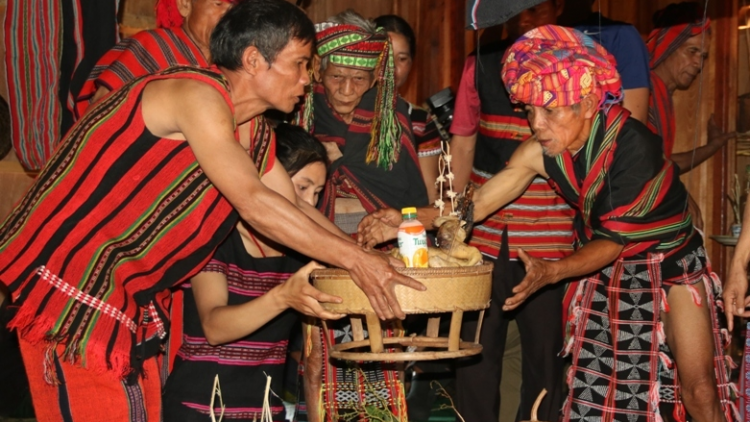 Hơnh déh Tết A Za lâng đhanuôr A Lưới
