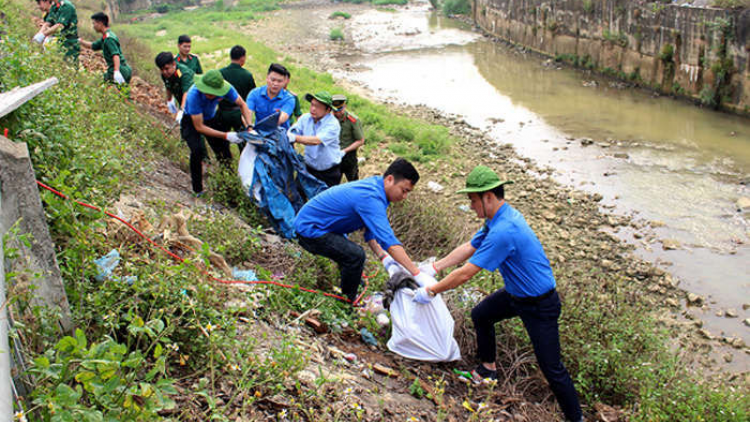 Lào Cai: Bh’rợ đha đhâm pa liêm n’noh nhựa ta lơi