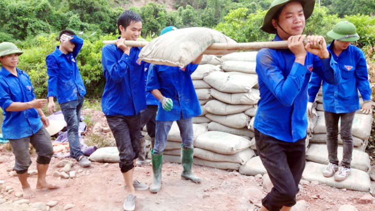 Bh’rợ tình nguyện pa dưr dal cr’noọ xa nay trách nhiệm lâng zập ngai