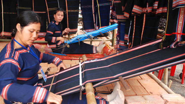 Ma nứih Ba Na pa dưr lâng zư đớc bh’rợ t’taanh âng ma nứih đay