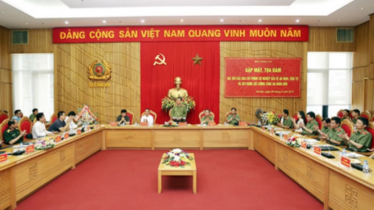 G’lúh prá xay bh’rợ báo chí cóh bh’rợ zư lêy an ninh k’tiếc k’ruung