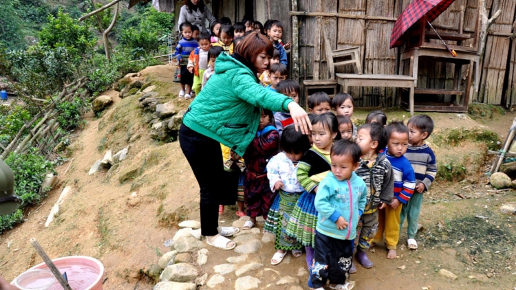 K’nhít mắt đhơ ký mắc cơnh, chêết mamông đhơ cơnh ahau