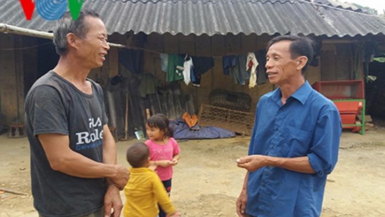 Rau chrooi đoọng la lơớp âng apêê t’coóh bhươl cr’noon zr’lụ c’noong k’tiếc