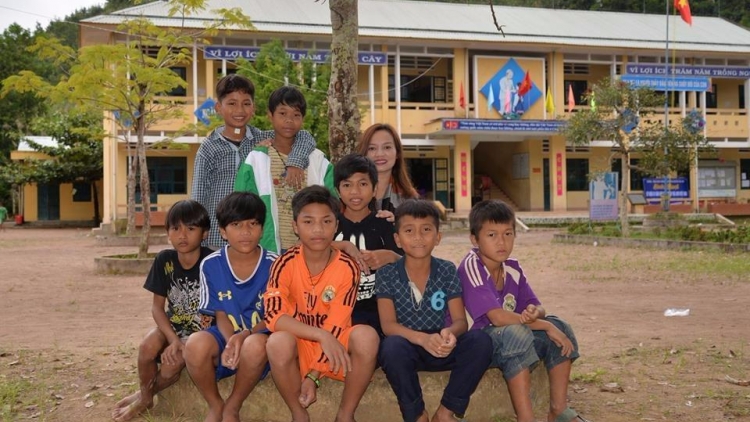 Ca nhạc Chủ Nhật: BÀI CA MÁI TRƯỜNG