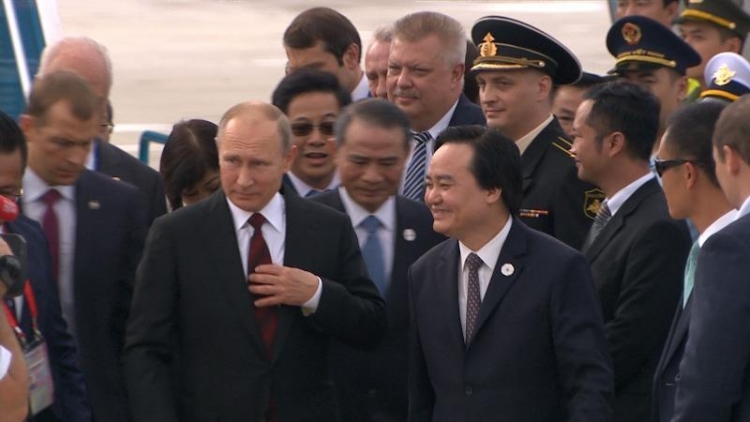 Video: TỔNG THÔNG NGA PUTIN TỚI ĐÀ NẴNG