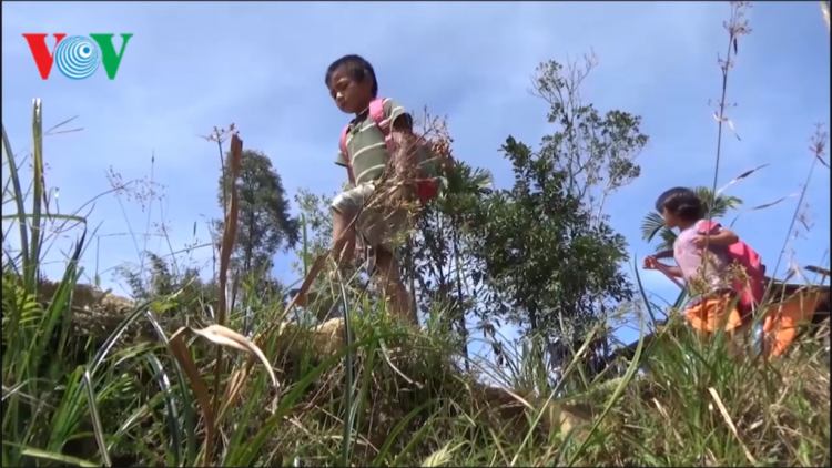 Video:  GIAN NAN CON CHỮ VÙNG LŨ(ZR'NẮH K'ĐHÁP CR'LIÊNG CHỮ)