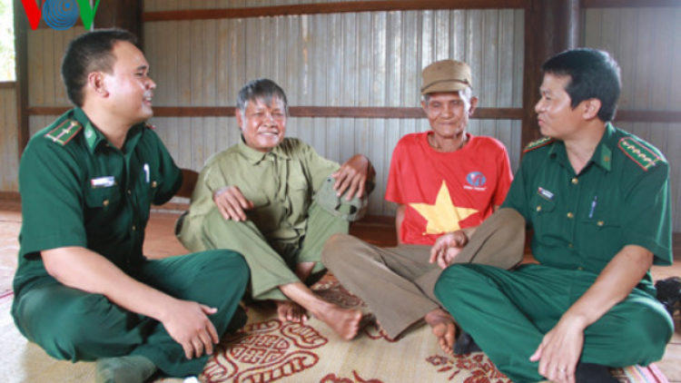 Bhrợ padưr pr’ắt bh’rợ đoàn kết quân lâng đhanuôr cóh k’noong k’tiếc Tây Nguyên