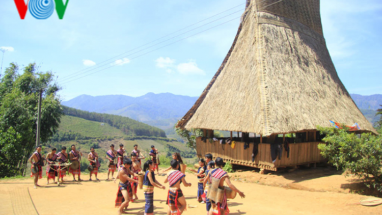 Liêm pr’hay đợ đhr’nông Rông âng đha nuôr Xơ Đăng