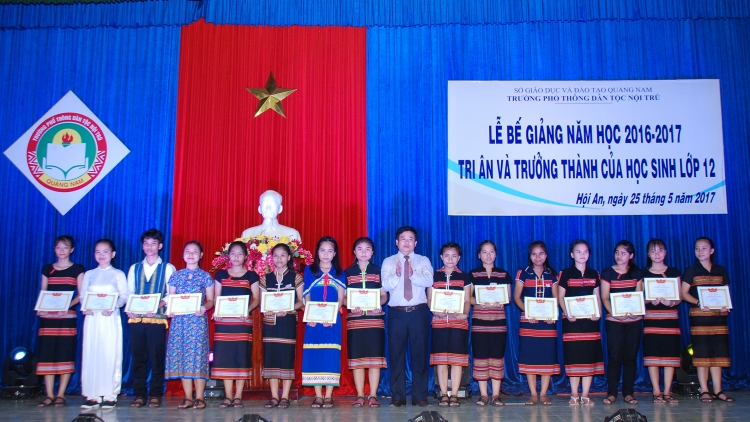 Zooi đoọng học sinh acoon cóh ôn thi Trung học phổ thông k’tiếc k’ruung