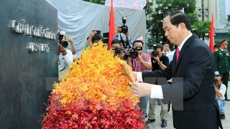 Chủ tịch k’tiếc k’ruung bắt hương Chủ tịch Hồ Chí Minh