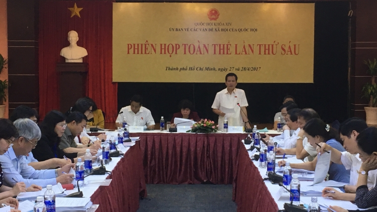 Pr’họp pazêng g’lúh 6 âng Ủy ban apêê bh’rợ xã hội Quốc hội