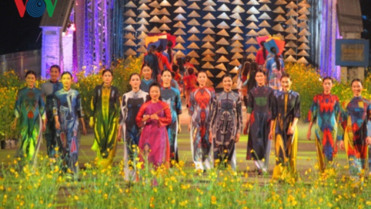 Pr’lứch Festival bh’rợ tr’nêng truyền thống Huế 2017