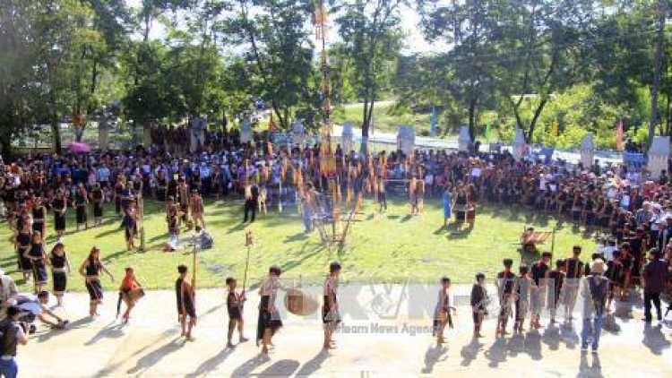 Kon Tum: K’noọ 1000 học sinh ting pấh Liên hoan chiing goong, múa xoang lâng thi xa nập acoon cóh
