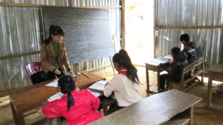 Quảng Bình: Kiểm điểm Chủ tịch UBND chr’hoong Minh Hoá crêê tước ooy bh’rợ xăl bấc ơl cán bộ, giáo viên