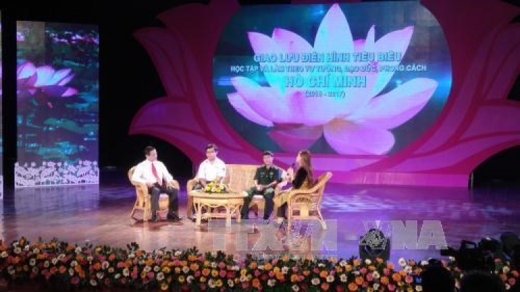 Giao lưu lâng apêê tr’haanh liêm choom “Học tập lâng bhrợ têng cơnh cr’noọ cr’niêng, đạo đức, phong cách Hồ Chí Minh” zr’lụ đắh Nam