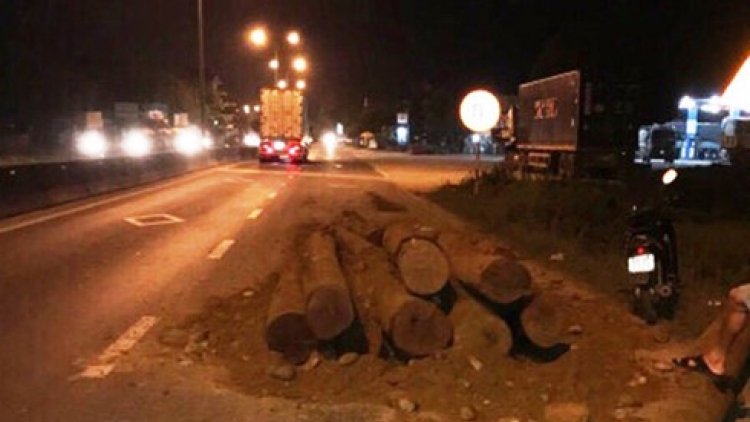 Quảng Nam chấc lêy lái xe n’tóh n’loong đhị c’lâng xang nặc lướt mứt