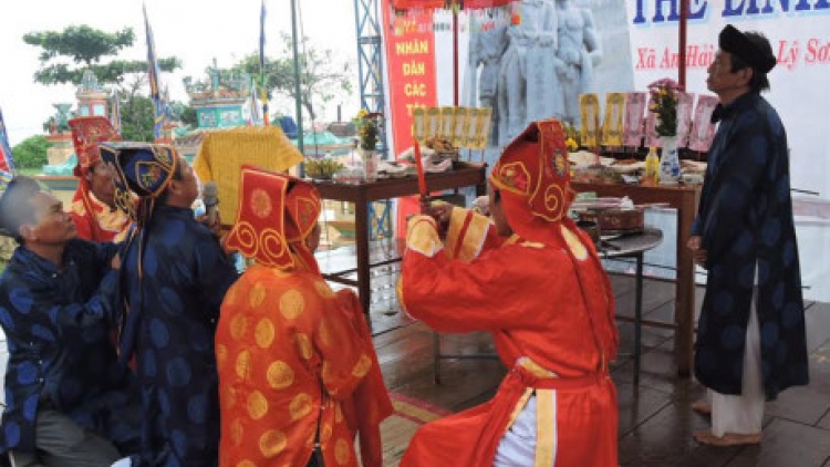 Lý Sơn bhrợ têng bh’rợ Khao lề thế lính Hoàng Sa