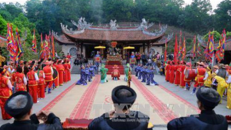 Chắp hơnh chr’nắp “ Bhuốih cáih Hùng Vương cóh Phú Thọ”
