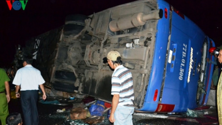 Phú Yên: C’lâm xe âng đơơng t’mooi, 11 cha nắc đơơng cấp cứu