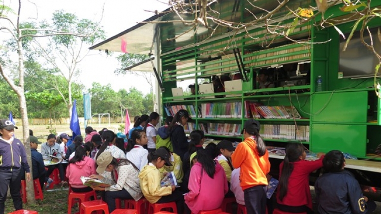 Quảng Nam: Đoọng xe ô tô thư viện lưu động pa bhrợ