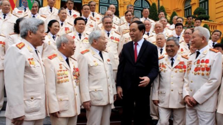 Chủ tịch k’tiếc k’ruung Trần Đại Quang lưm mặt apêê đại biểu cán bộ công an chi viện chiến trường miền Nam