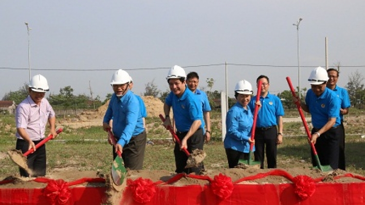 Chóh bhrợ trường mẫu giáo đoọng ha pêê coon đhi công nhân