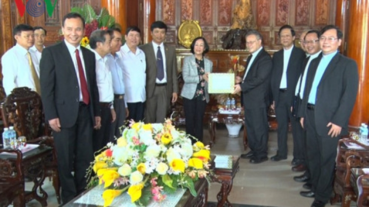 Trưởng ban Dân vận Trung ương Trương Thị Mai lưm hơnh déh zâp chức sắc tôn giáo đhị Huế